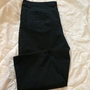 Faded Glory Black Capri Jeans
